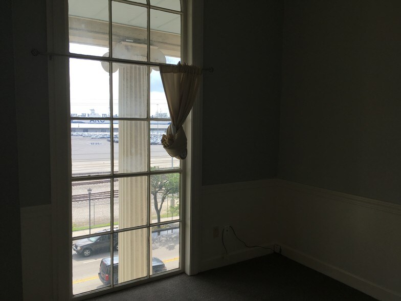 More Photos Of 635 E Bay St, Charleston Office Residential For Lease