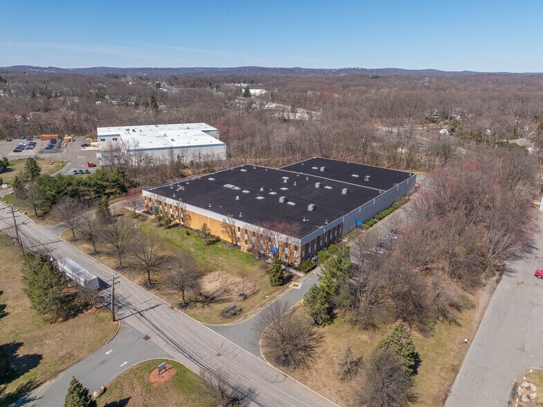 More Photos Of 100 Lackawanna Ave, Parsippany Warehouse For Lease