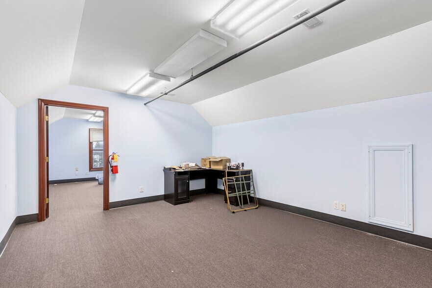 More Photos Of 132 N High St, Gahanna Office For Sale