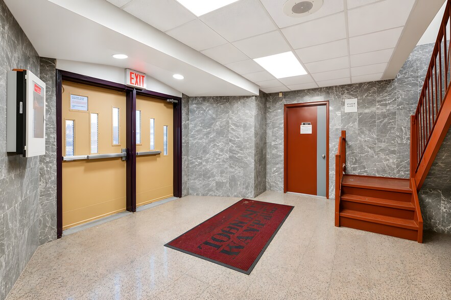 More Photos Of 5566 Kings Hwy, Brooklyn Schools For Lease