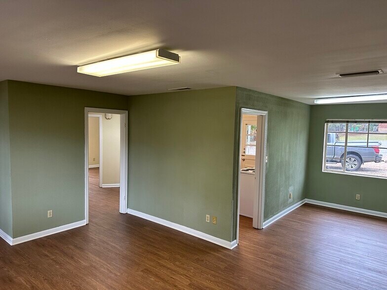 More Photos Of 702 Baldwin Dr, Albany Storefront For Lease