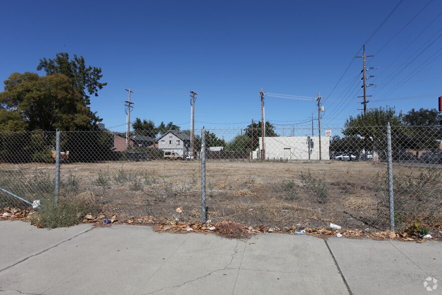 More Photos Of 113 N Cherokee Ln, Lodi Land For Sale