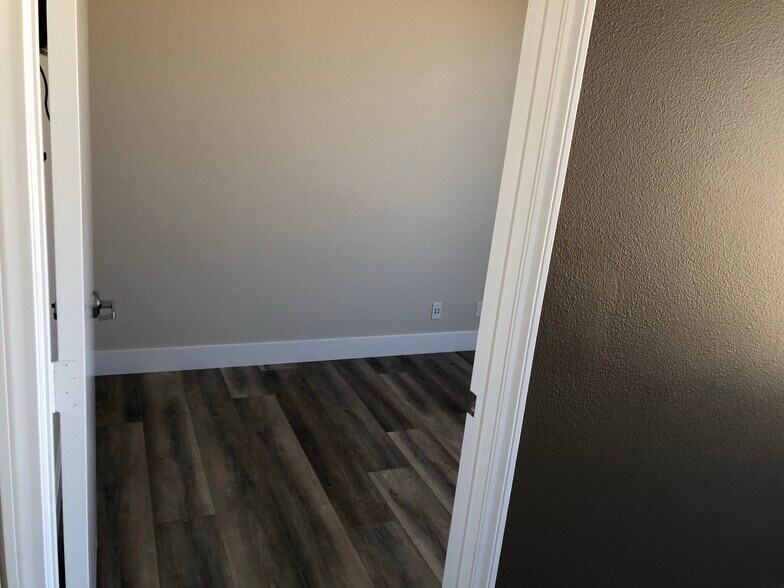 More Photos Of 77772 Flora Rd, Palm Desert Office For Lease