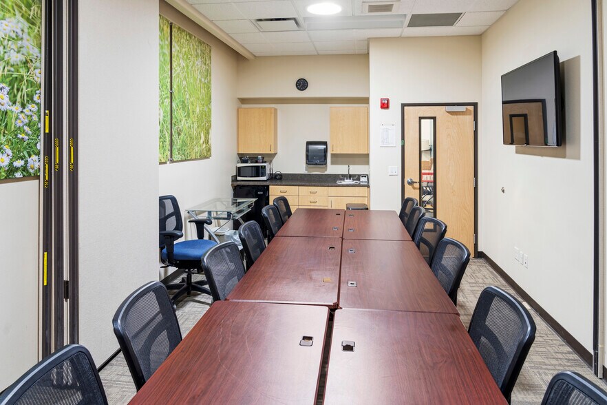 More Photos Of 308 Main St, Olathe Medical For Lease