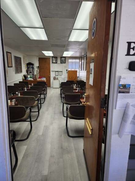 More Photos Of 960 W 17th St, Santa Ana Office For Sale