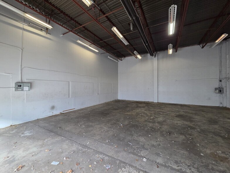 More Photos Of 20131-20133 Industrial Ave, Langley Warehouse For Lease