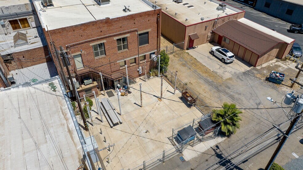 More Photos Of 128 S E St, Exeter Storefront For Sale