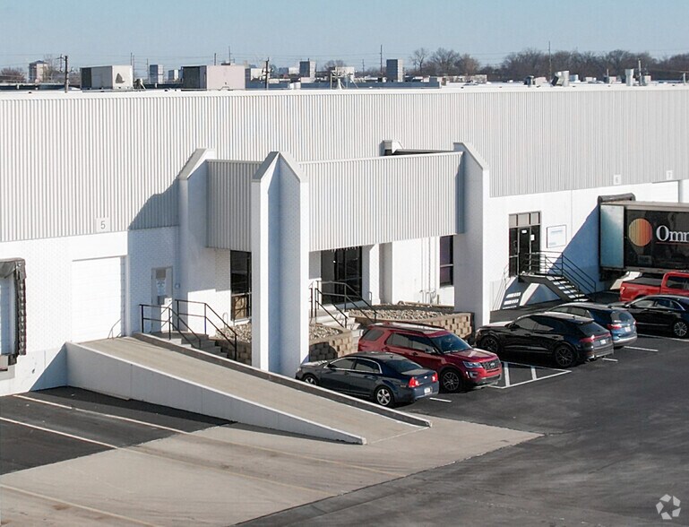 More Photos Of 5850 W 80th St, Indianapolis Unknown For Lease