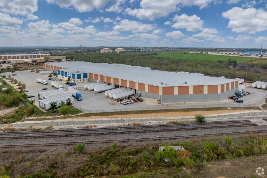 More Photos Of 7042 Industrial Way, San Antonio Distribution For Lease