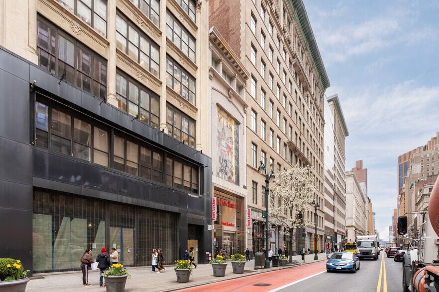 More Photos Of 11 W 34th St, New York Storefront For Sale