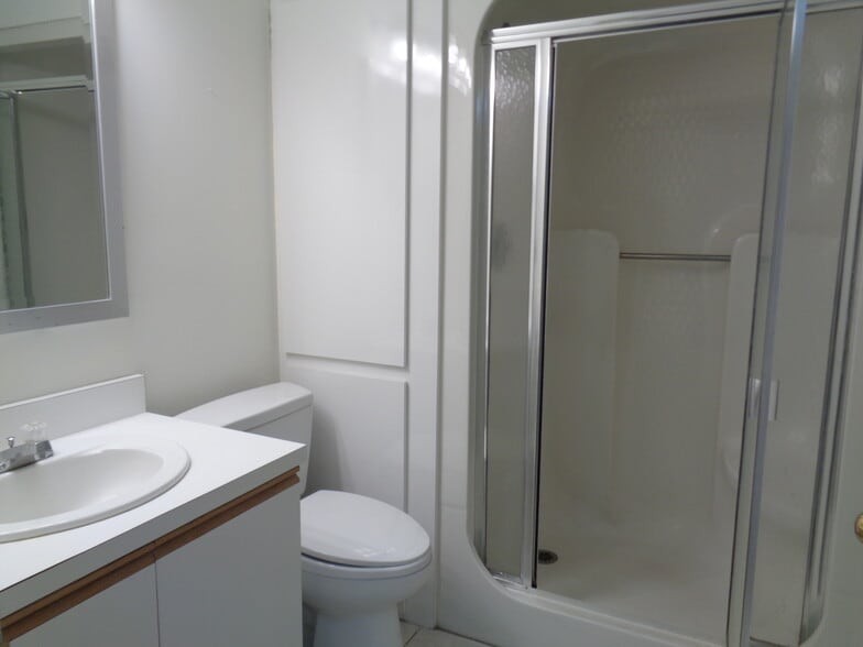 More Photos Of 6020 Deacon Rd, Sarasota Warehouse For Sale