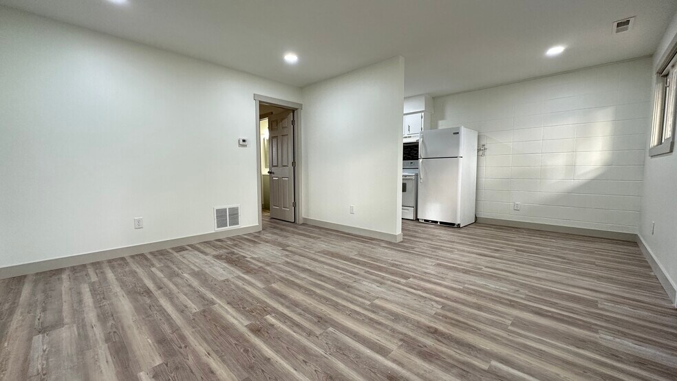 More Photos Of 326 W Kenwood Dr, Bloomington Apartments For Sale