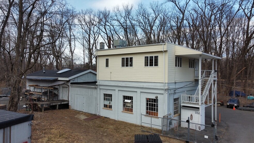 More Photos Of 144 Texas Rd, Northampton Warehouse For Sale