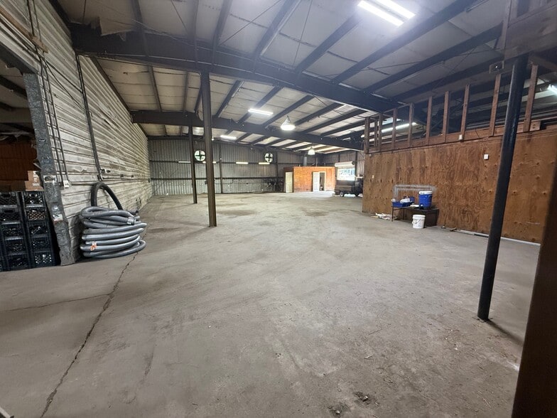 More Photos Of 1953 Mobile Rd, Montgomery Industrial For Lease