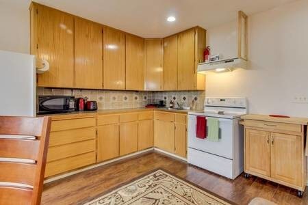 More Photos Of 707 NE 5th St, McMinnville Office For Sale