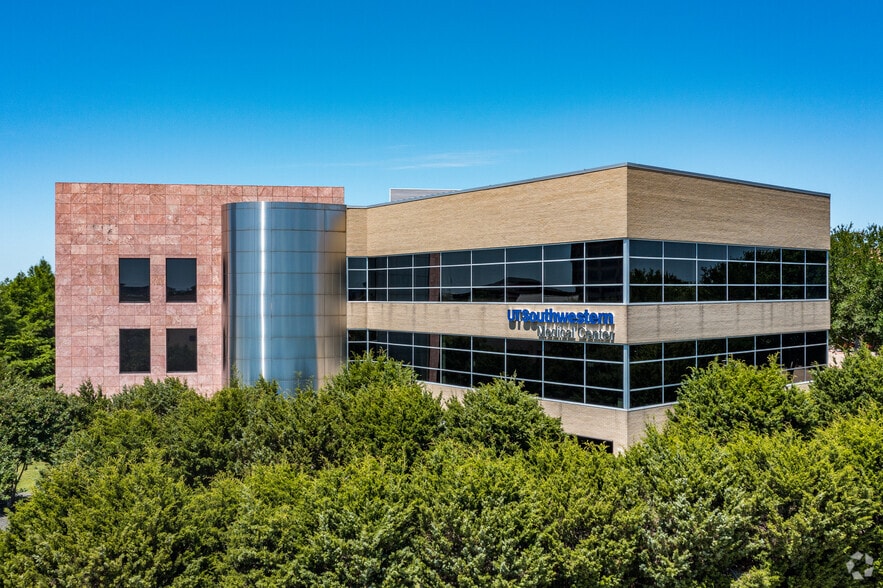 More Photos Of 701 Tuscan Dr, Irving Medical For Lease