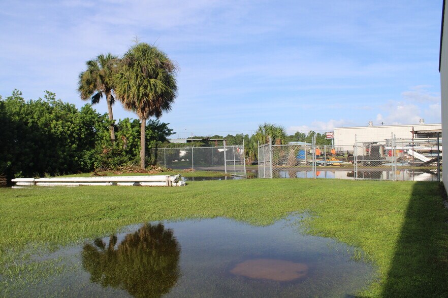 More Photos Of 399 Prairie Industrial Pky, Mulberry Warehouse For Sale