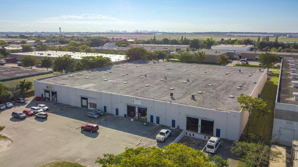 More Photos Of 5510-5590 NW 163rd St & 5523-5535 NW 161st St, Miami Lakes Warehouse For Lease