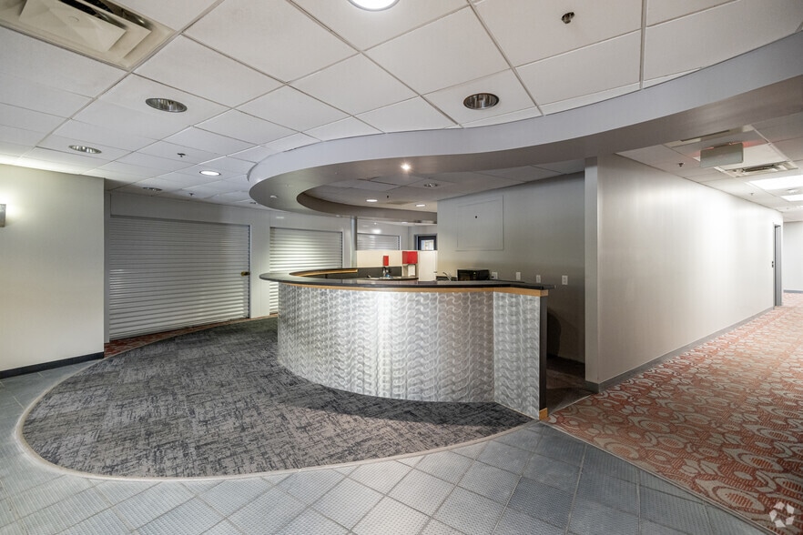 More Photos Of 920 Lafayette Rd, Seabrook Office For Lease