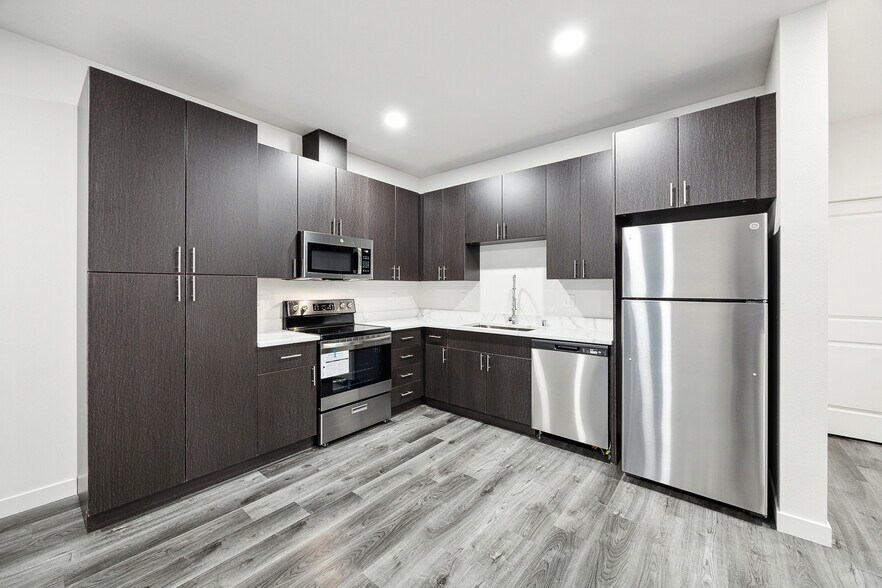 More Photos Of 3005 Russell Rd, Centralia Apartments For Sale