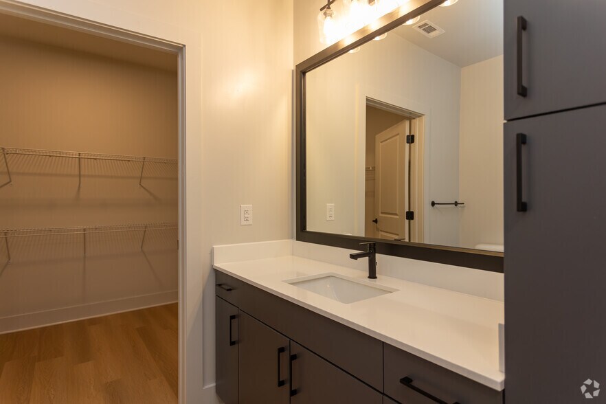 More Photos Of 930 W Mallard Creek Church Rd, Charlotte Apartments For Lease