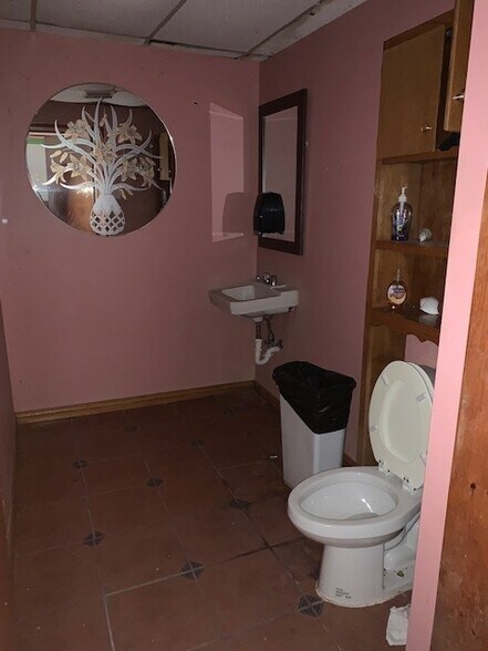 More Photos Of 2706 Samuell Blvd, Dallas Storefront For Lease