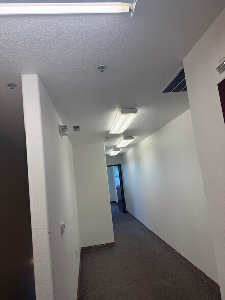 More Photos Of 2819-2827 SE 75th Ave, Hillsboro Light Distribution For Lease