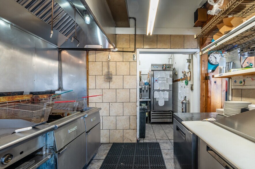 More Photos Of 259 6th St, Port Orford Restaurant For Sale