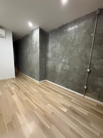 More Photos Of 157 Huron St, Brooklyn Apartments For Lease