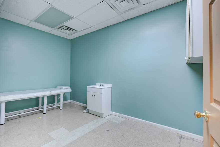 More Photos Of 19953 Conant St, Detroit Medical For Sale