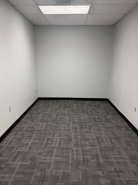 More Photos Of 1667 Crofton Ctr, Crofton Medical For Lease