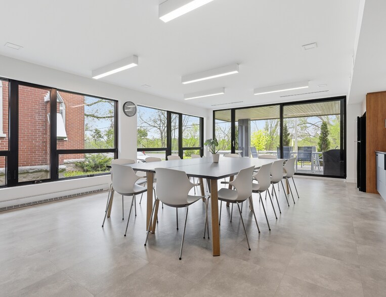 More Photos Of 1011 Rue Saint-Louis, Terrebonne Office For Lease