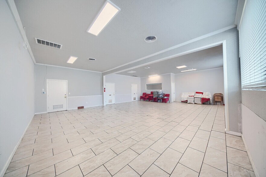 More Photos Of 33 E Magnolia St, Stockton Office For Lease