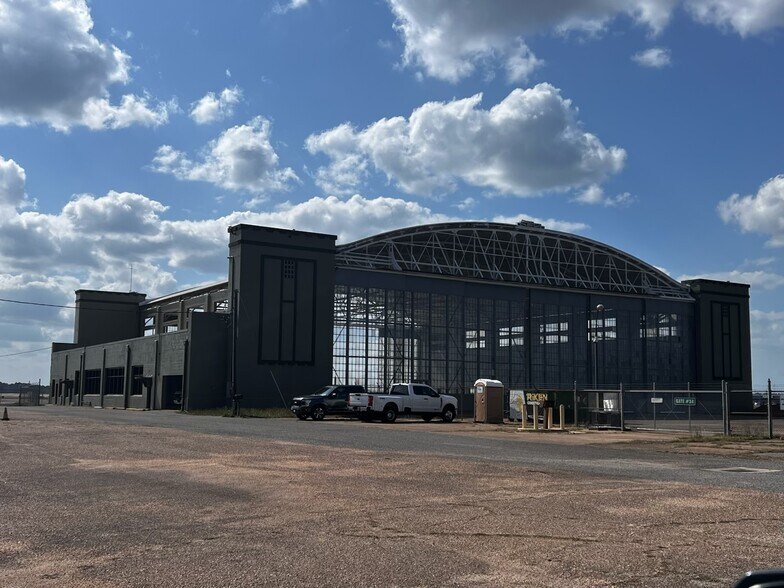 More Photos Of 8100 Airbus Military Dr, Mobile Airplane Hangar For Lease