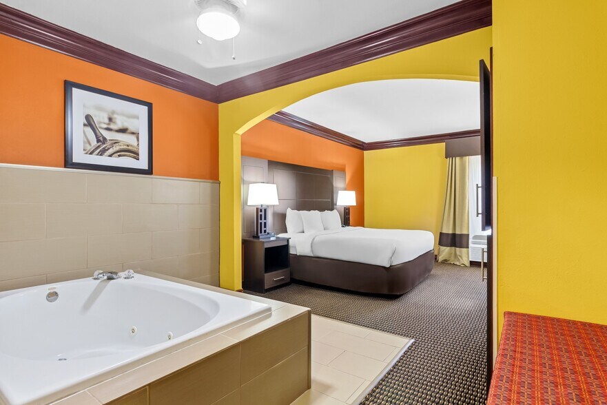 More Photos Of 296 Abner Jackson Pky, Lake Jackson Hotel For Sale