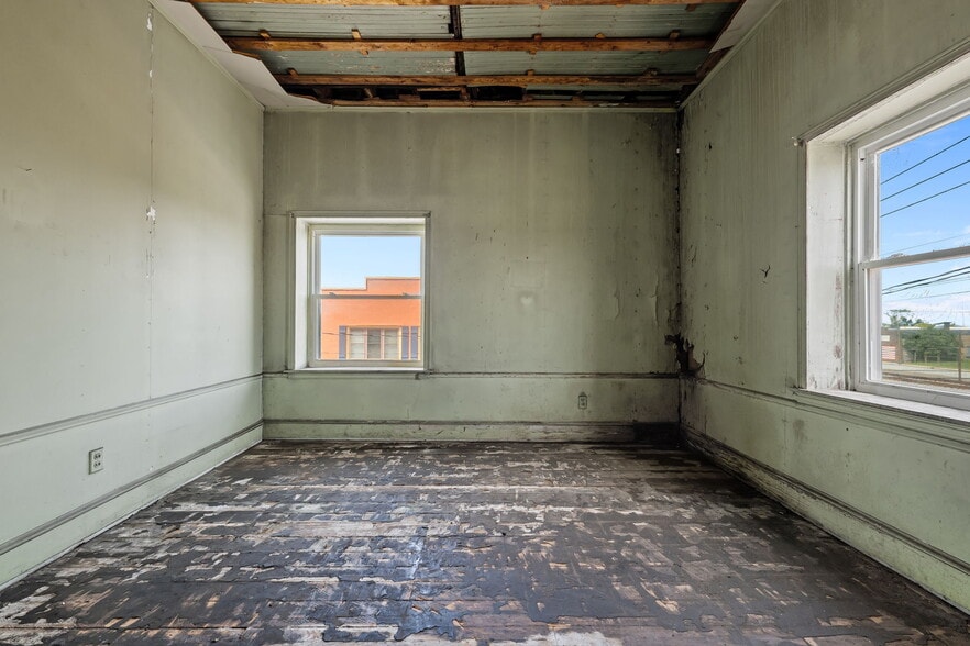 More Photos Of 101-105 S Scales St, Reidsville Storefront Retail Office For Sale
