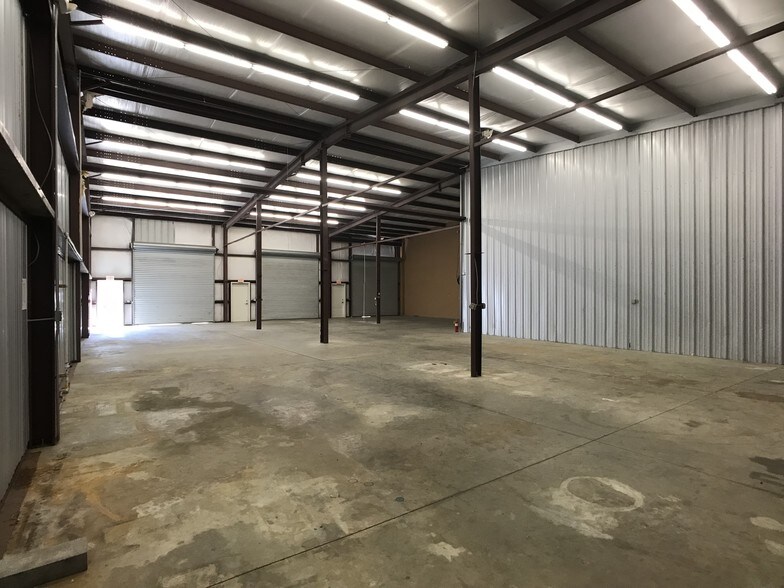 More Photos Of 20 Bryce Industrial Dr, Savannah Warehouse For Lease