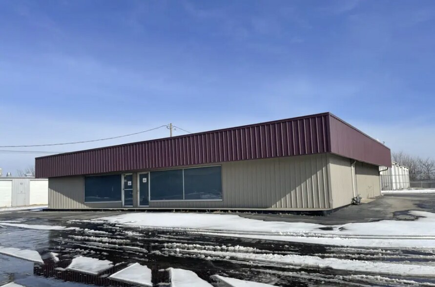 More Photos Of 3815 S Limit Ave, Sedalia Storefront Retail Office For Lease