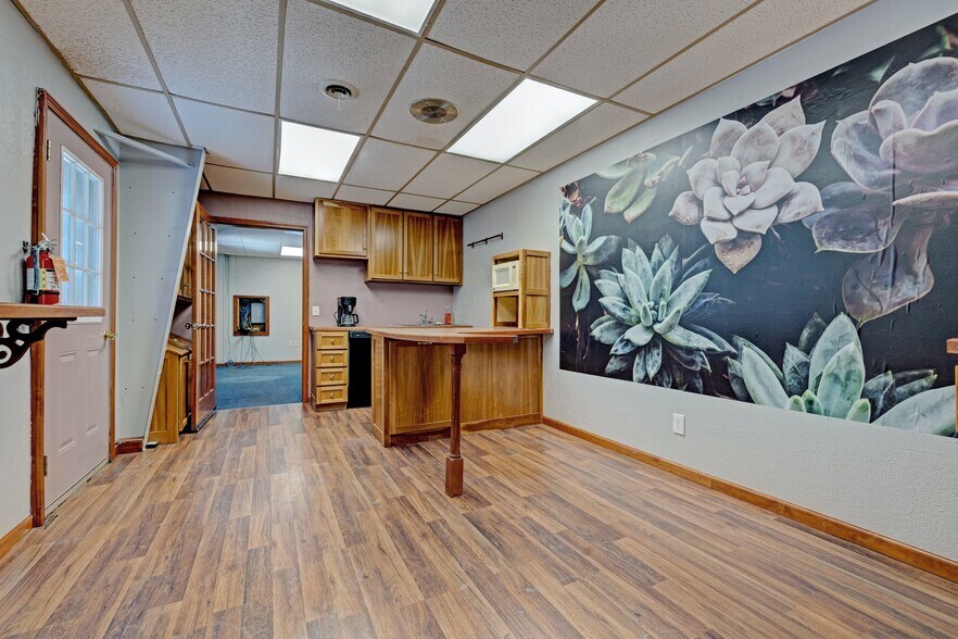 More Photos Of 1875 Lansing Rd, Charlotte Warehouse For Sale