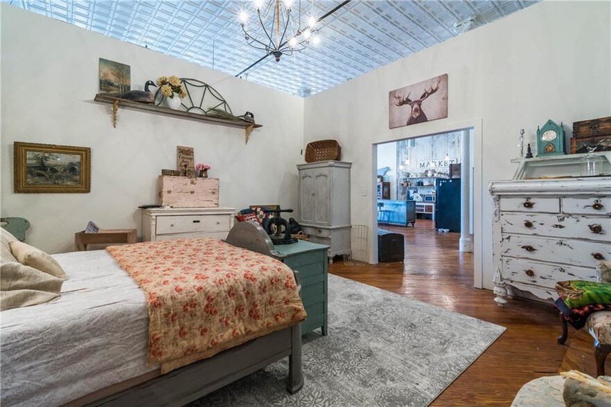 More Photos Of 306 W Main St, Denison Storefront For Sale