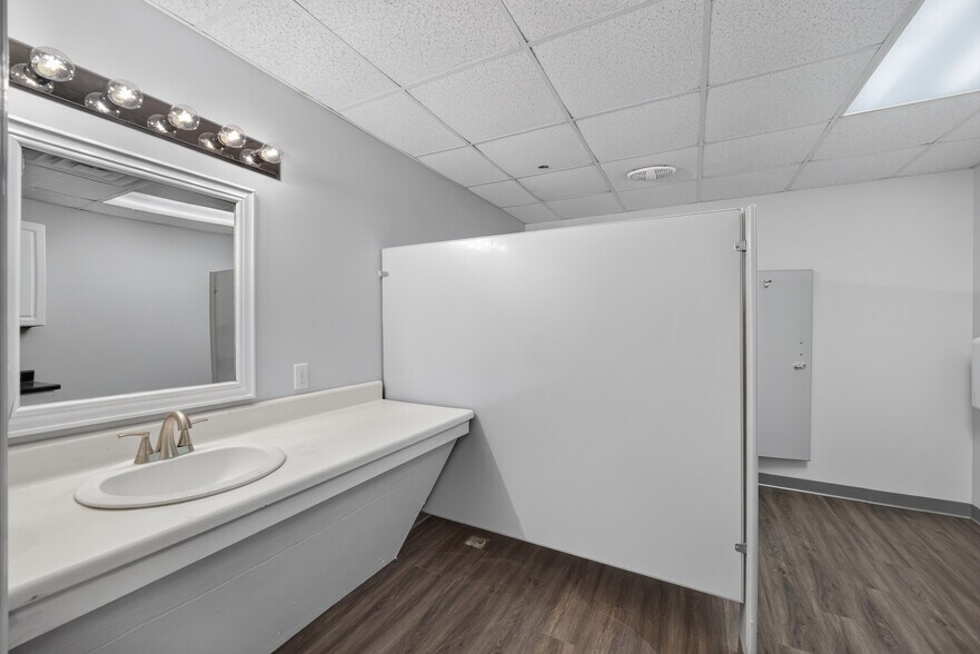 More Photos Of 514 Dabney Rd, Henderson Office For Lease
