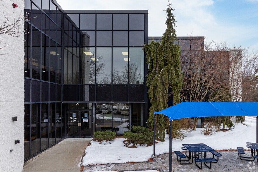 More Photos Of 12 Forge Pky, Franklin Warehouse For Lease