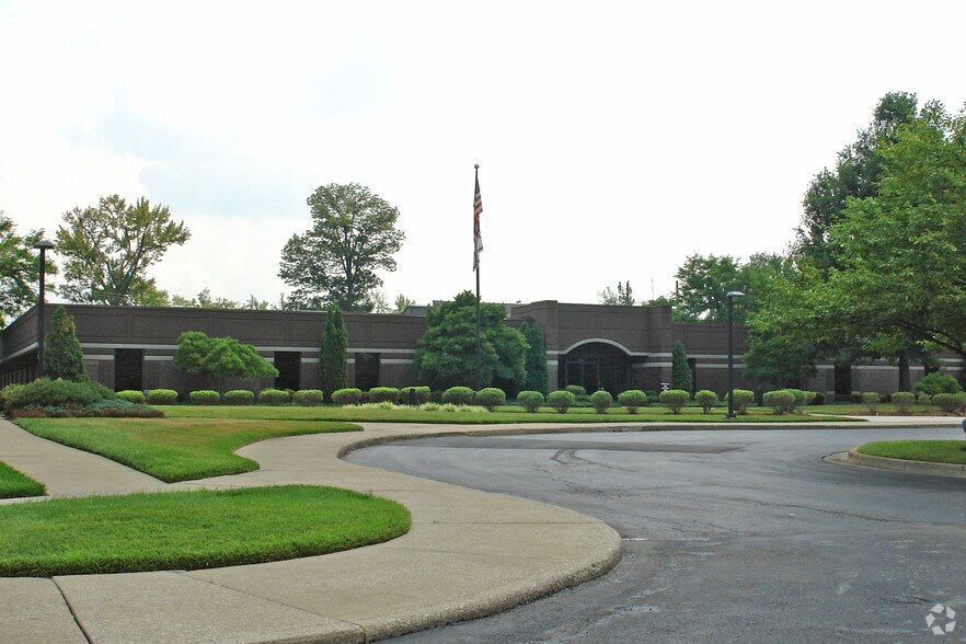 More Photos Of 10170 Linn Station Rd, Louisville Unknown For Lease
