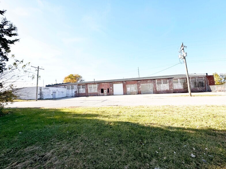 More Photos Of Woodford St and Lowber St, Decatur Warehouse For Lease