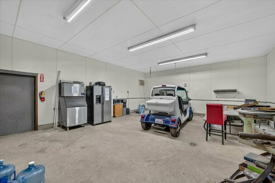 More Photos Of 149 Ashland ave, Lindsay Industrial For Sale