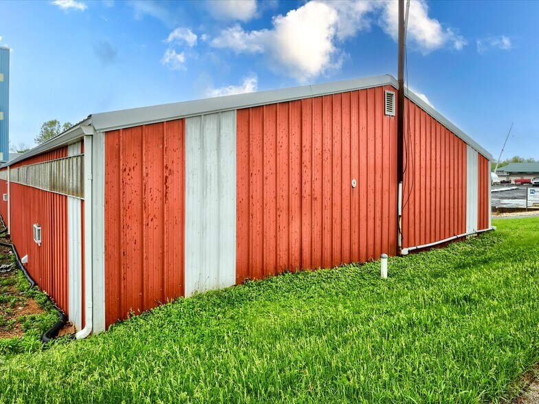 More Photos Of 610 Front St, Catasauqua Warehouse For Sale