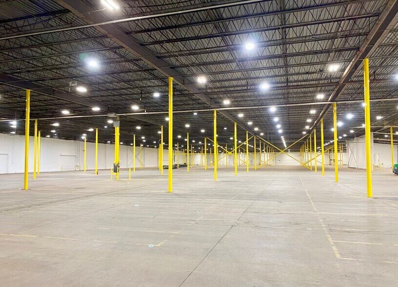 More Photos Of 333 S Franklin Rd, Indianapolis Warehouse For Sale