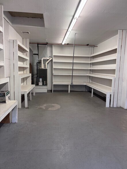More Photos Of 2180 E Main St, Montrose Freestanding For Lease