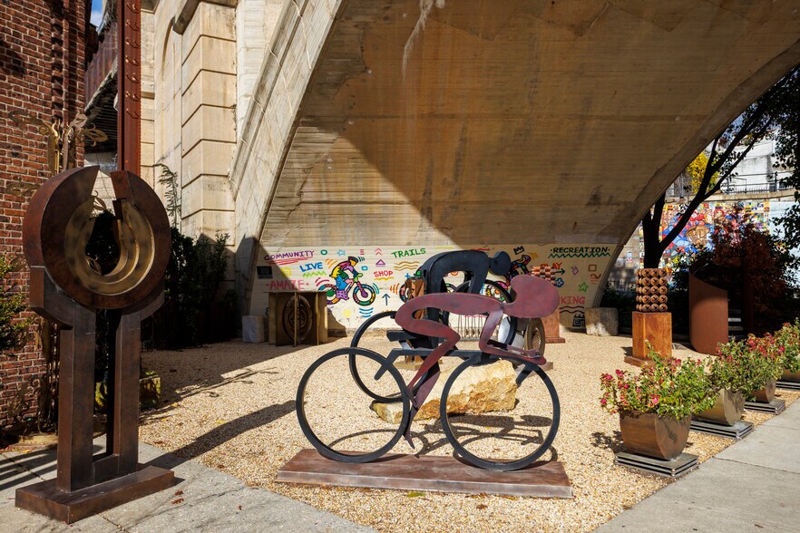 More Photos Of 114 Green Ln, Philadelphia General Retail For Lease