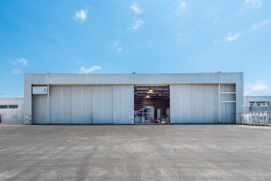 More Photos Of 3507 Jack Northrop Ave, Hawthorne Industrial For Sale